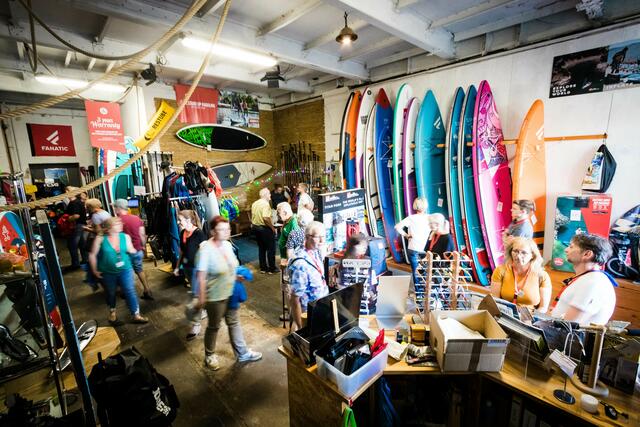 Bei Trittbrett geht es vor allem um die Trendsportart Stand Up Paddling | Foto: Cornelia Bauer