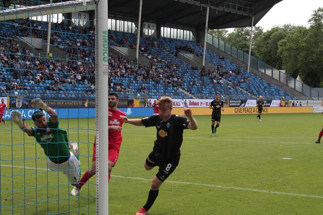 Fridolin Wagner hat das 2:0 für die Waldhöfer geköpft (Foto Michael Sonnick)