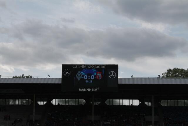 Fehler in der Anzeigetafel - trotz 1:0-Führung für den SVW wird 0:0 angezeigt (Foto Michael Sonnick)