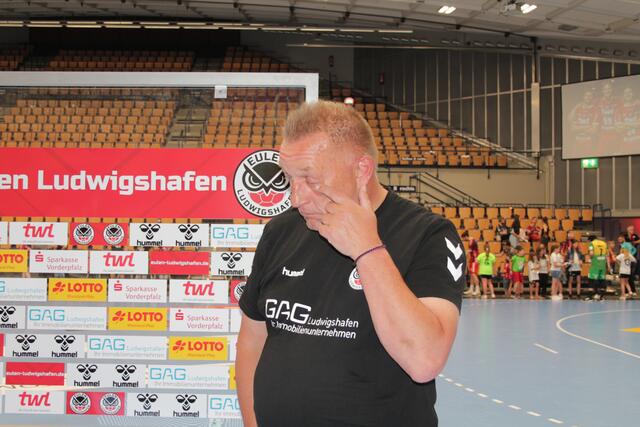 Bei Eulen-Trainer Michael Biegler ging die Niederlage erneut ins Auge (Foto Michael Sonnick)