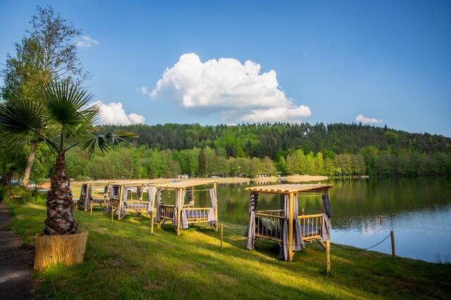 Vier gediegene Bambuslounges garantieren einen gechillten Tag am Gelterswoog | Foto: Ursula Engelmann