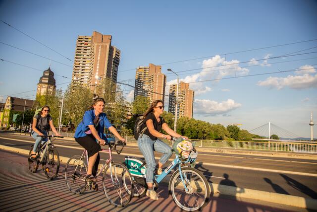 Über die Kurpfalzbrücke | Foto: Roland Kohls