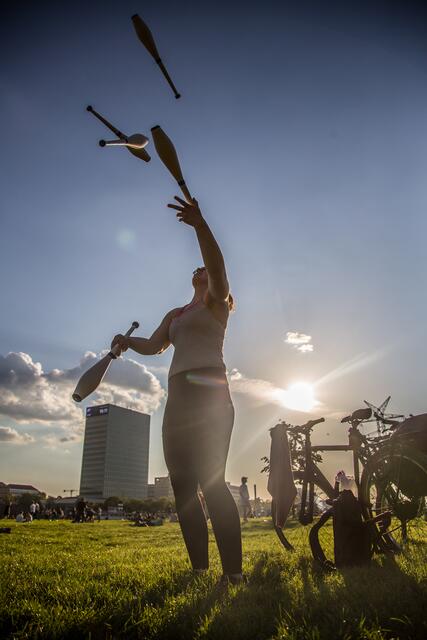 Jonglieren am Neckar | Foto: Roland Kohls