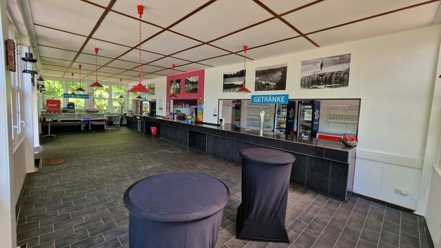 Sauber und übersichtlich präsentiert sich der Gastronomie-Pavillion | Foto: Ralf Vester