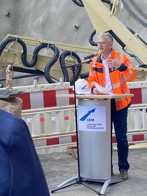 Begrüßung durch den Ltd. Baudirektor Richard Lutz,  Landesbetrieb Mobilität Kaiserslautern | Foto: Claudia Bardon