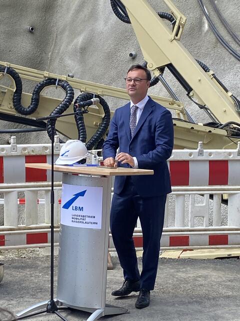 Die Ansprache von Parl. Staatssekretär Oliver Luksic, MdB Bundesministerium für Digitales und Verkehr, Berlin | Foto: Claudia Bardon