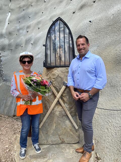 Tunnelpatin Gabriele Mauer mit dem Imsweilerer Bürgermeister Peter Ziepser | Foto: Claudia Bardon