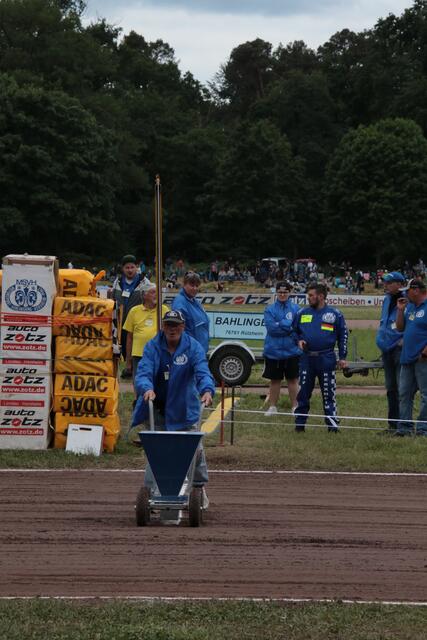 Gleich gehts los, die Startlinie wird markiert | Foto: Franz Walter Mappes