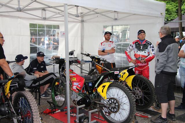 Im Fahrerlager beim Team Polen  | Foto: Franz Walter Mappes