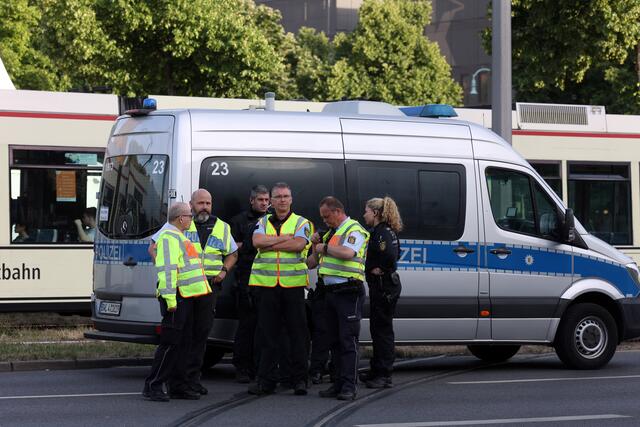 Unsere Freunde und Helfer hatten alles im Griff. | Foto: Christian Gaier