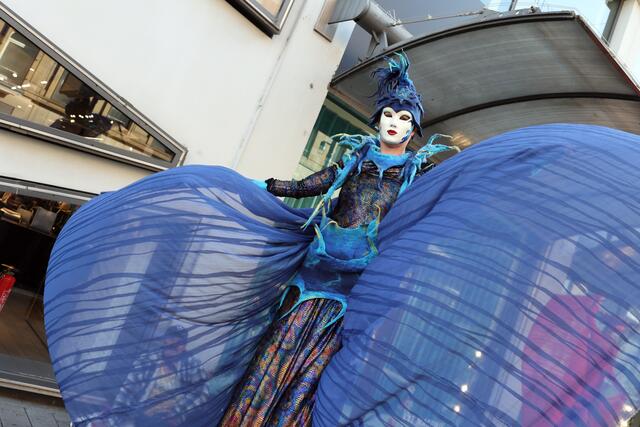 Immer ein Hingucker: die Stelzenläufer. | Foto: Christian Gaier