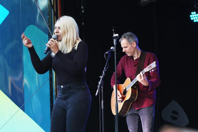 Auf dem RNF-Truck begeisterte das Amy Sue Trio die Zuschauer. | Foto: Christian Gaier 