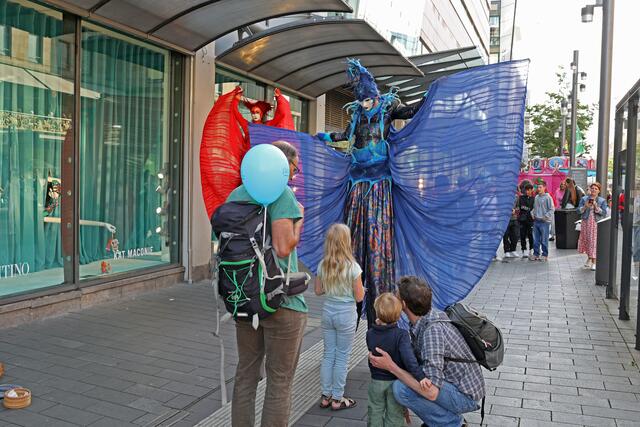 Immer ein Hingucker: die Stelzenläufer. | Foto: Christian Gaier