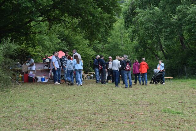 Geselliger Nachmittag auf der Lama-Wiese bei guter Bewirtung | Foto: B. Bender