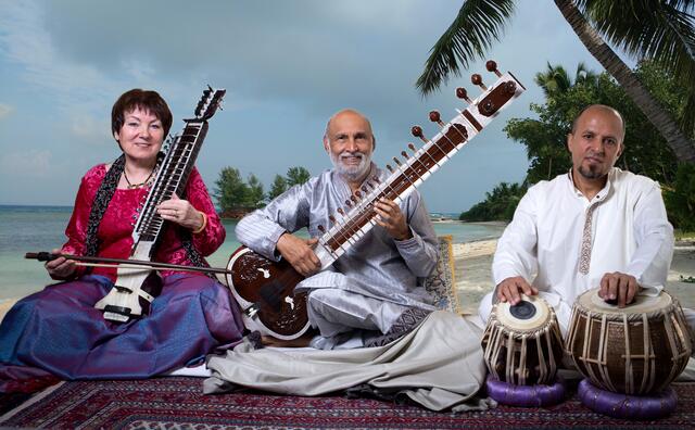 Die Musikgruppe Sursangam spielt zusammen mit Pradeep Gupta bei einer Jazz Session | Foto: ps