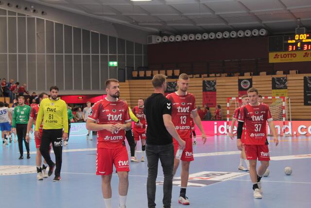 Die Eulen-Spieler waren nach dem 31:31 enttäuscht (Foto Michael Sonnick)