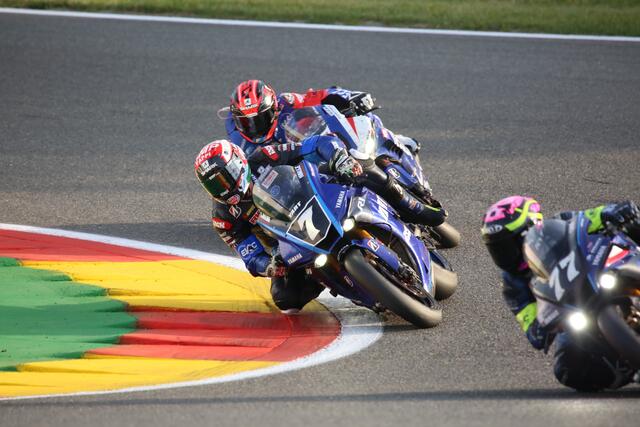 Das YART Yamaha-Team mit der Startnummer 7 (Foto Hartmut Reuschel / moto-foto)