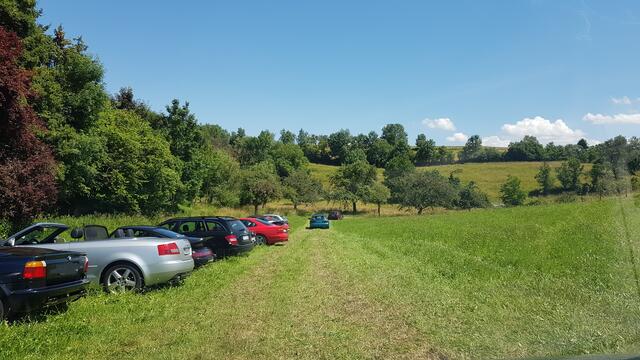 "Fahrzeug-Parade" an einem Treffpunkt | Foto: www.jowapress.de