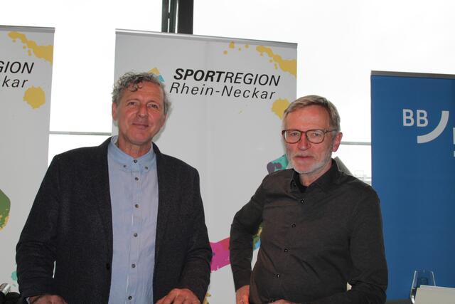 Veranstalter Frank Schlageter (links) und Moderator Norbert König (Foto Michael Sonnick)