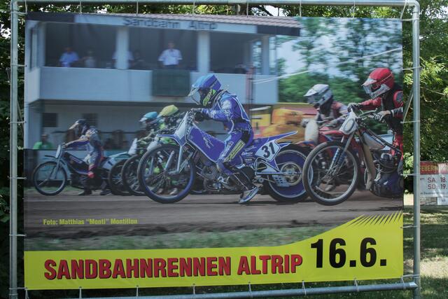 In Limburgerhof, Mutterstadt und Schifferstadt wurden drei Großplakate aufgestellt (Foto Michael Sonnick)