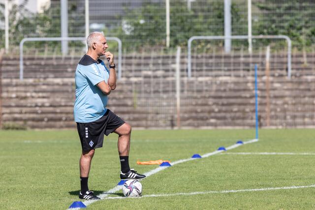 Cheftrainer Christian Neidhart beim Trainingsauftakt des SV Waldhof. | Foto: Christian Gaier