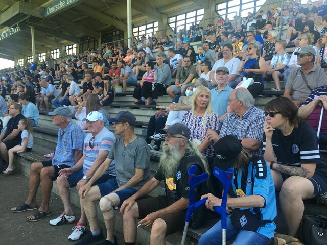 Rund 500 Zuschauer sahen den Trainingsauftakt des SV Waldhof. | Foto: Christian Gaier