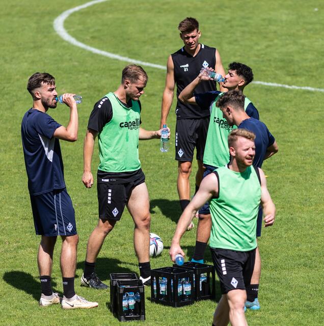 Das schwül-warme Wetter förderte den Durst.  | Foto: Christian Gaier