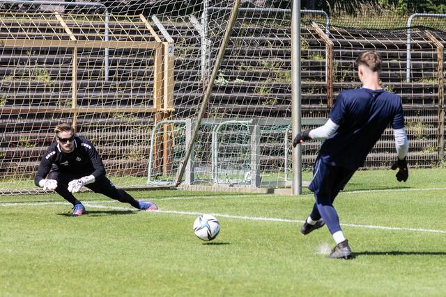 Jan-Christoph Bartels beim Torwarttraining mit Strobo-Brille. | Foto: Christian Gaier