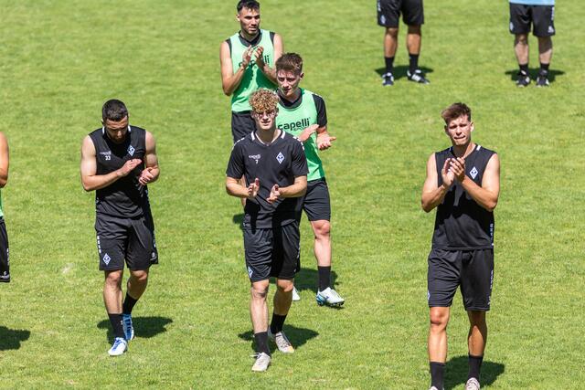 Die Buwe bedanken sich bei ihren Fans. | Foto: Christian Gaier