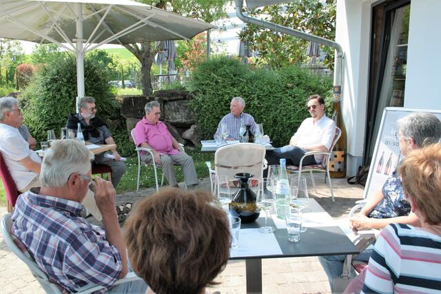 Weinprobe auf der Terrasse | Foto: Siegmund Heneka