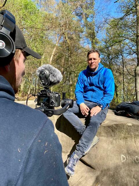 In seinem selbst produzierten Format „Wienpahl wandert“ lädt Holger Wienpahl sich Gäste ein und geht mit ihnen auf seine Lieblingstouren am Rhein, an der Mosel und in der Eifel | Foto: Edgar Gerhards