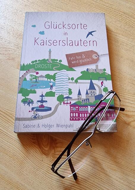 Eine Liebeserklärung an die Barbarossastadt: das gemeinsame Buch "Glücksorte in Kaiserslautern" von Sabine und Holger Wienpahl | Foto: Ralf Vester