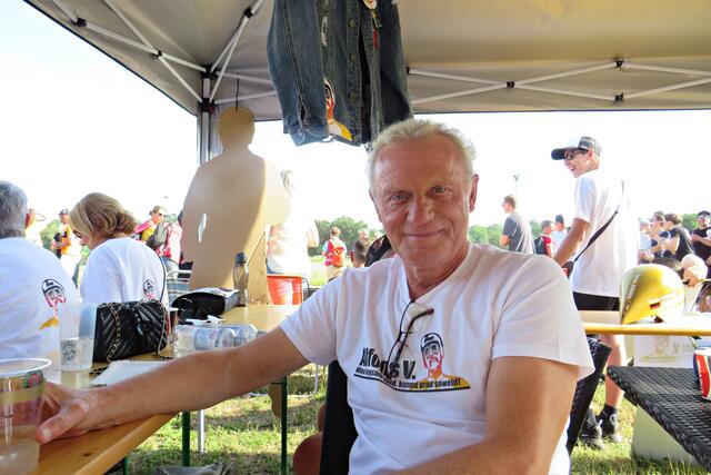 Persönlliche Begegnung mit Fußball-Legende Hans-Peter Briegel | Foto: Brigitte Melder