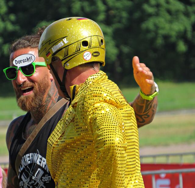 In Gold gehüllt Martin Jüllig als "Doppelgänger" von Alfons V. | Foto: Brigitte Melder