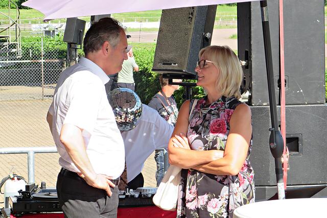 Landrat Dietmar Seefeldt mit Bürgermeisterin | Foto: Brigitte Melder