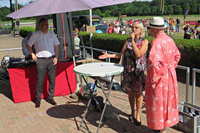 Begrüßung durch die Bürgermeisterin Hedi Braun | Foto: Brigitte Melder