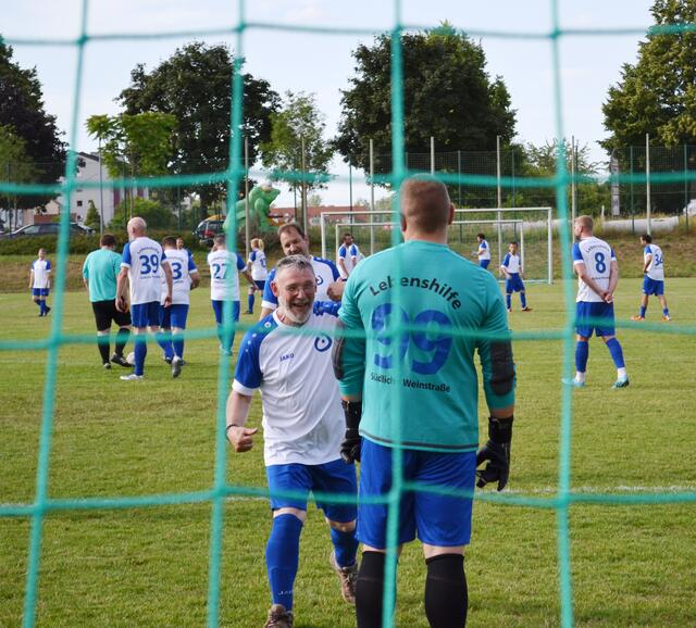 Auch bei hohen Temperaturen hatten die Spieler großen Spaß an dem Turnier. | Foto: Dennis Christmann/Lebenshilfe Südliche Weinstraße