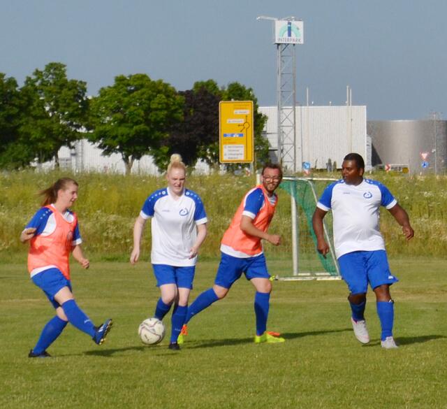 Im Spiel um Platz 9 trafen die beiden Lebenshilfe-Teams aufeinander. | Foto: Dennis Christmann/Lebenshilfe Südliche Weinstraße