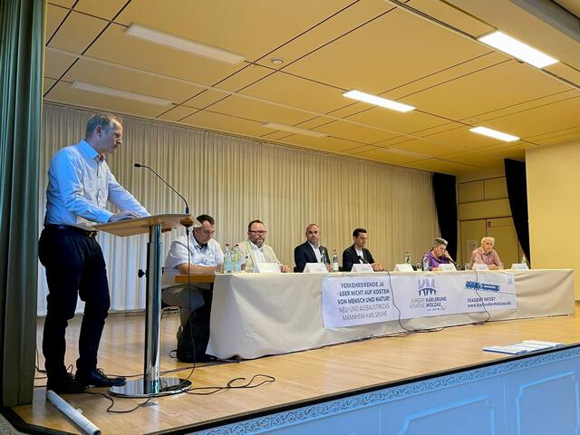 Christian Jung zu Gast bei der Veranstaltung der Bürgerinitiative Karlsruhe-Molzau. | Foto: Andreas Scheurig