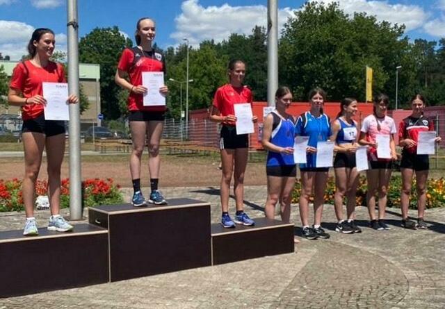 Selina Reiser auf Platz 5 mit Urkunde | Foto: Reiser