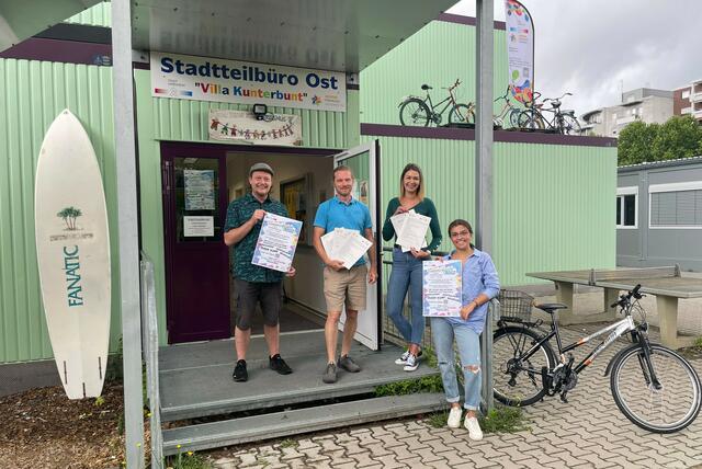 Das Team der Jugendförderung aus den Stadtteilen Mitte, Ost und West hat wieder ein vielfältiges Ferienprogramm für Jugendliche zusammengestellt (von links): Tobias Mandel, Lars Prechtl, Evelina Fijalkowska, Simay Yenilmez. | Foto: Stadt Viernheim