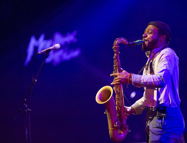 Tivon Pennicott, Saxophonist von Gregory Porter, beim Montreux azzfestival | Foto: Jens Vollmer