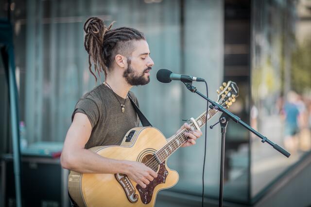 Akustikpop, Folk und Reggae verschmilzt Juli Kwadwo in seiner Musik. | Foto: Christian Gaier