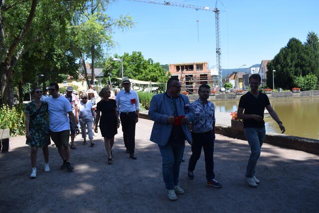 Gemeinsamer Sonntagsspaziergang durch den Park | Foto: B. Bender