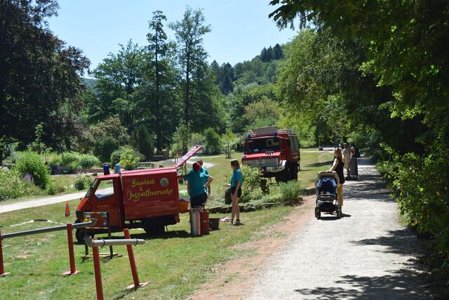 Für Spiel und Spaß sorgte auch die Bambini-Feuerwehr | Foto: B. Bender