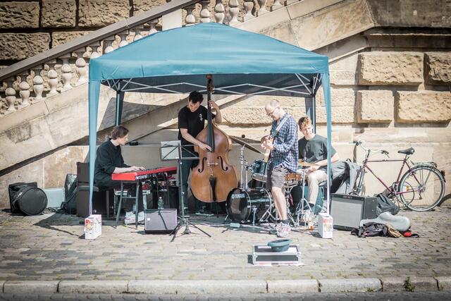 Hochklassigen Modern Jazz spielte der Pianist Paul Janoschka mit seinem Quartett.  | Foto: Christian Gaier