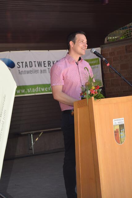 Verbandsbürgermeister Christian Burkhart bei seiner Ansprache | Foto: B. Bender