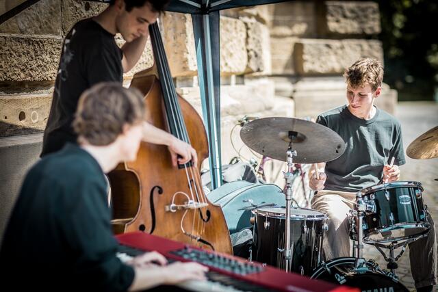 Hochklassigen Modern Jazz spielte der Pianist Paul Janoschka mit seinem Quartett.  | Foto: Christian Gaier