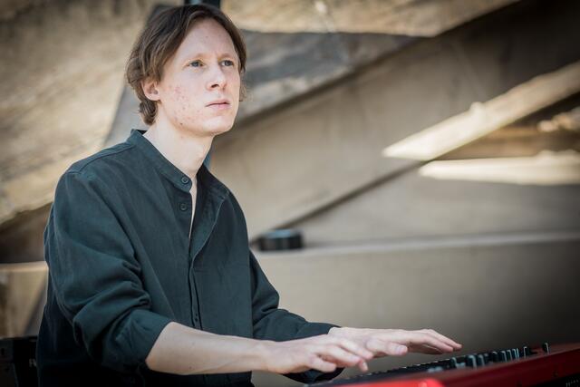 Hochklassigen Modern Jazz spielte der Pianist Paul Janoschka mit seinem Quartett.  | Foto: Christian Gaier