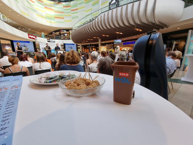 Es gab fair gehandelte Schokolade zum Probieren | Foto: Basaric-Steinhübl